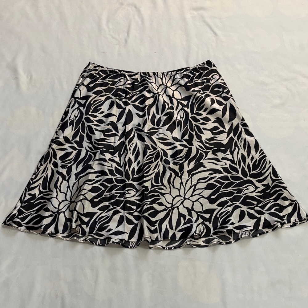 Taupe & White Floral Satiny A-Line Skirt